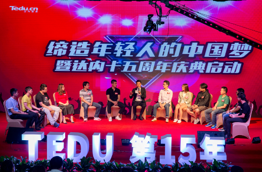 中央電視臺(tái)著名主持人撒貝寧擔(dān)任達(dá)內(nèi)校友會(huì)嘉賓主持，12名曾是達(dá)內(nèi)老學(xué)員回母校