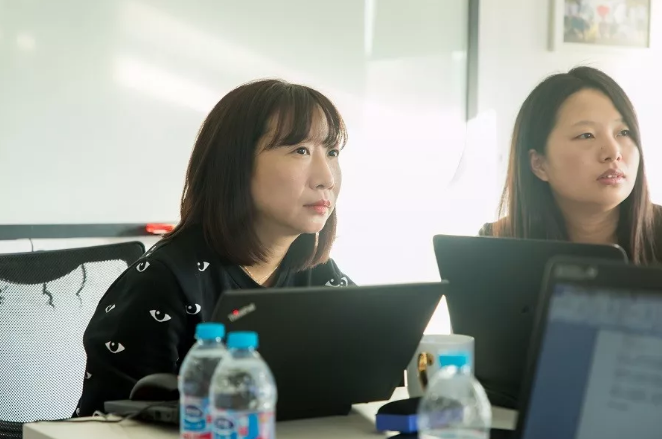 左為360公司首席招聘官張迎女士，右為360公司人事經(jīng)理葛晴女士