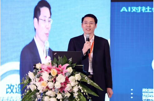百度技術委員會理事長、百度技術學院院長陳尚義分享《AI時代的人才培養(yǎng)》主題演講
