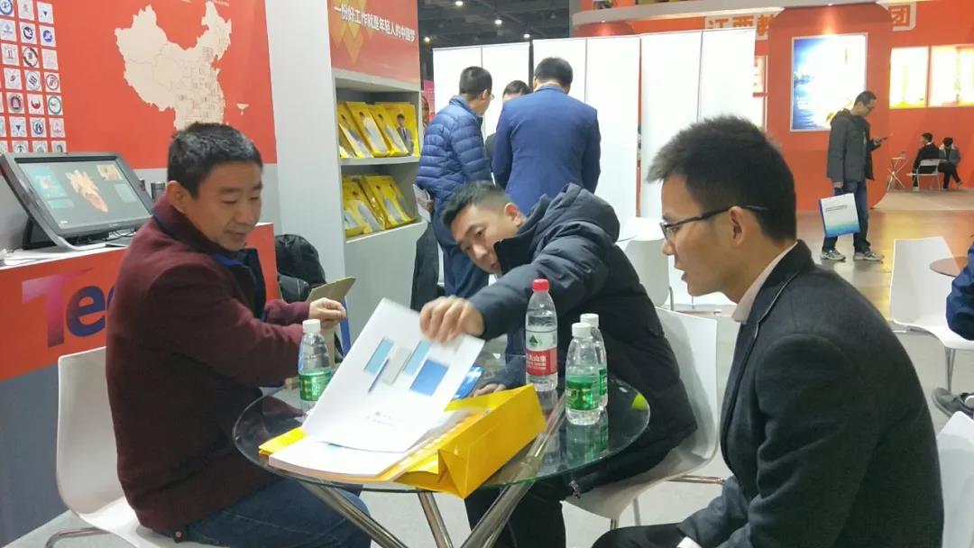 簽約5所高校，發(fā)布2大項目，達內在江西省第二屆高?？萍汲晒骨袑嵧苿赢a(chǎn)學研用深度融合