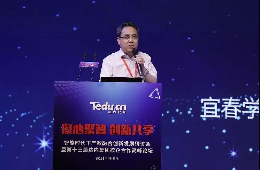 宜春學(xué)院黨委委員、副校長李明斌